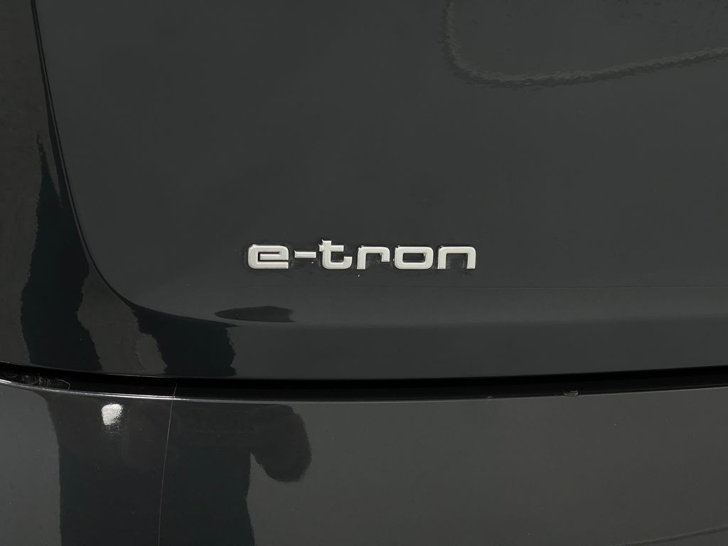 2019 Audi e-tron Image 38
