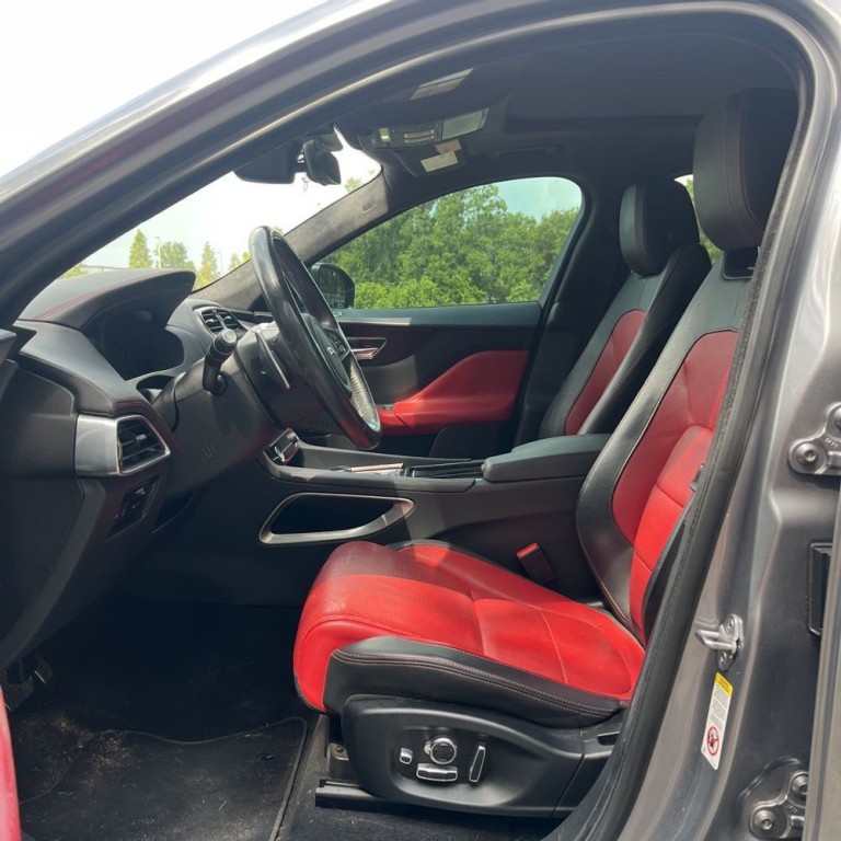 2020 Jaguar F-PACE Image 9