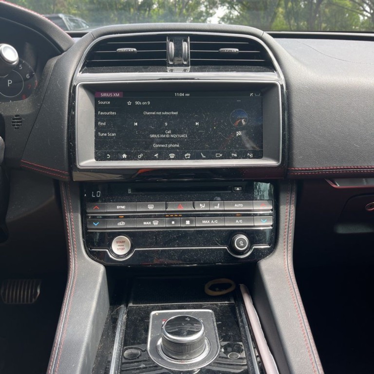 2020 Jaguar F-PACE Image 14