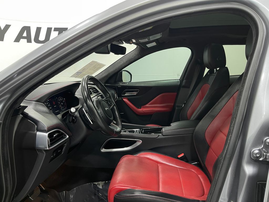 2020 Jaguar F-PACE Image 13