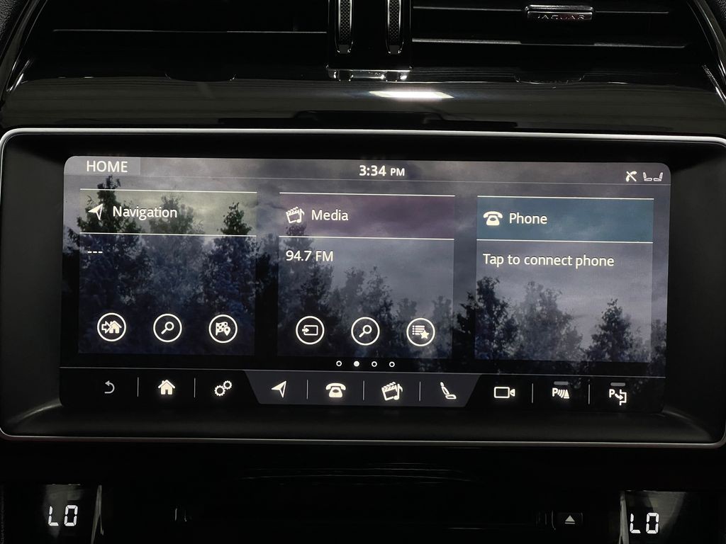 2020 Jaguar F-PACE Image 24