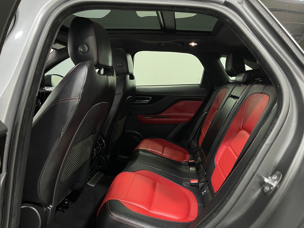 2020 Jaguar F-PACE Image 30