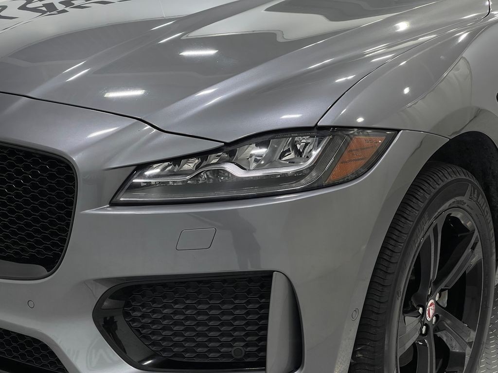 2020 Jaguar F-PACE Image 33