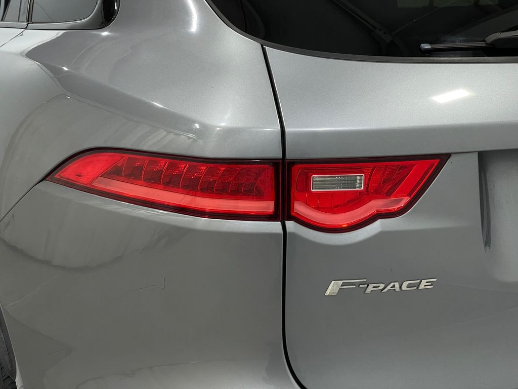 2020 Jaguar F-PACE Image 34