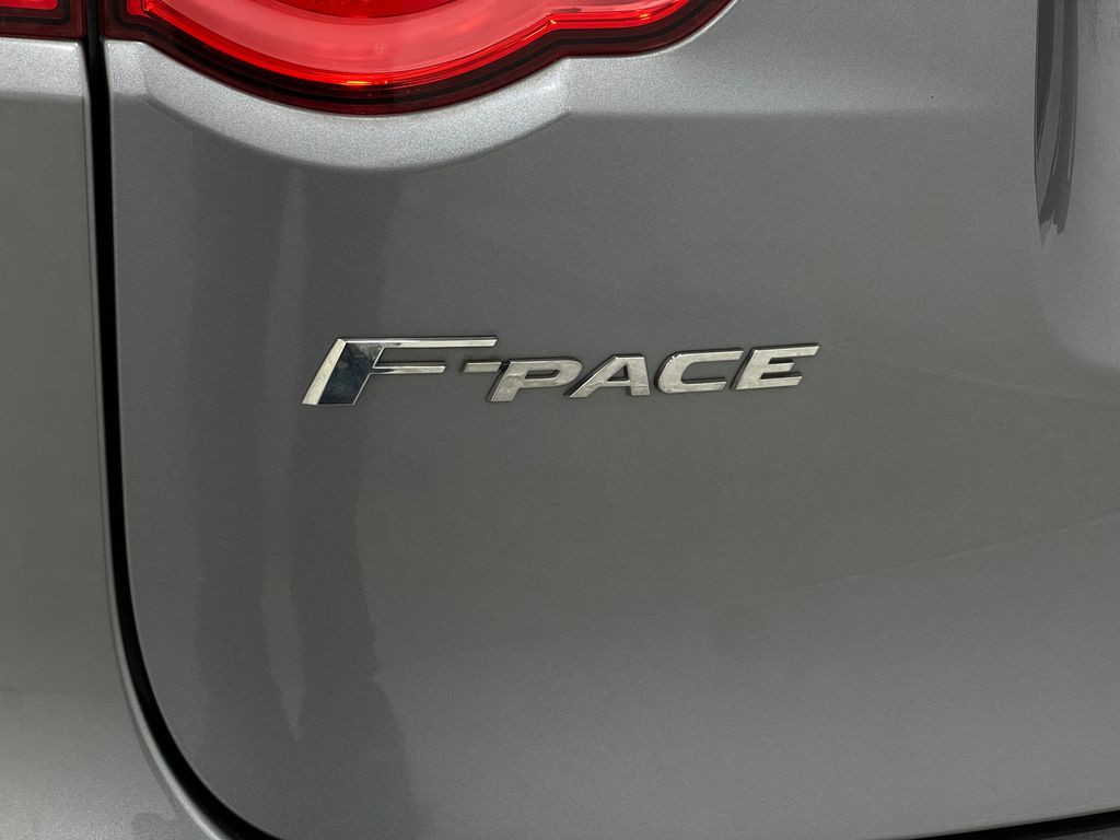 2020 Jaguar F-PACE Image 39