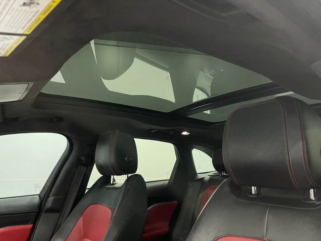 2020 Jaguar F-PACE Image 12