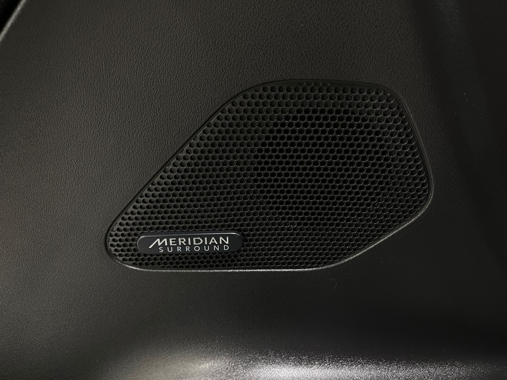 2020 Jaguar F-PACE Image 18