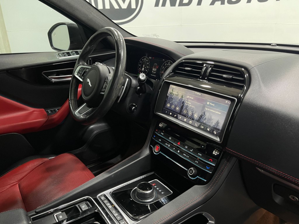 2020 Jaguar F-PACE Image 22