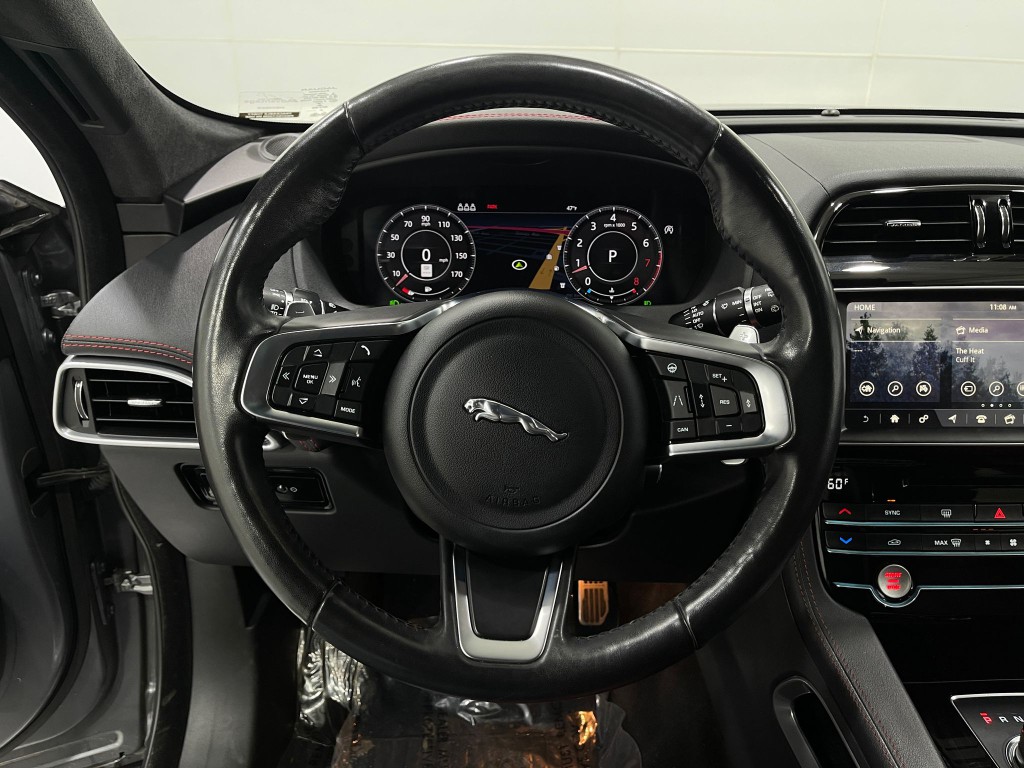 2020 Jaguar F-PACE Image 24