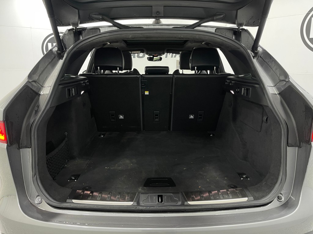 2020 Jaguar F-PACE Image 28