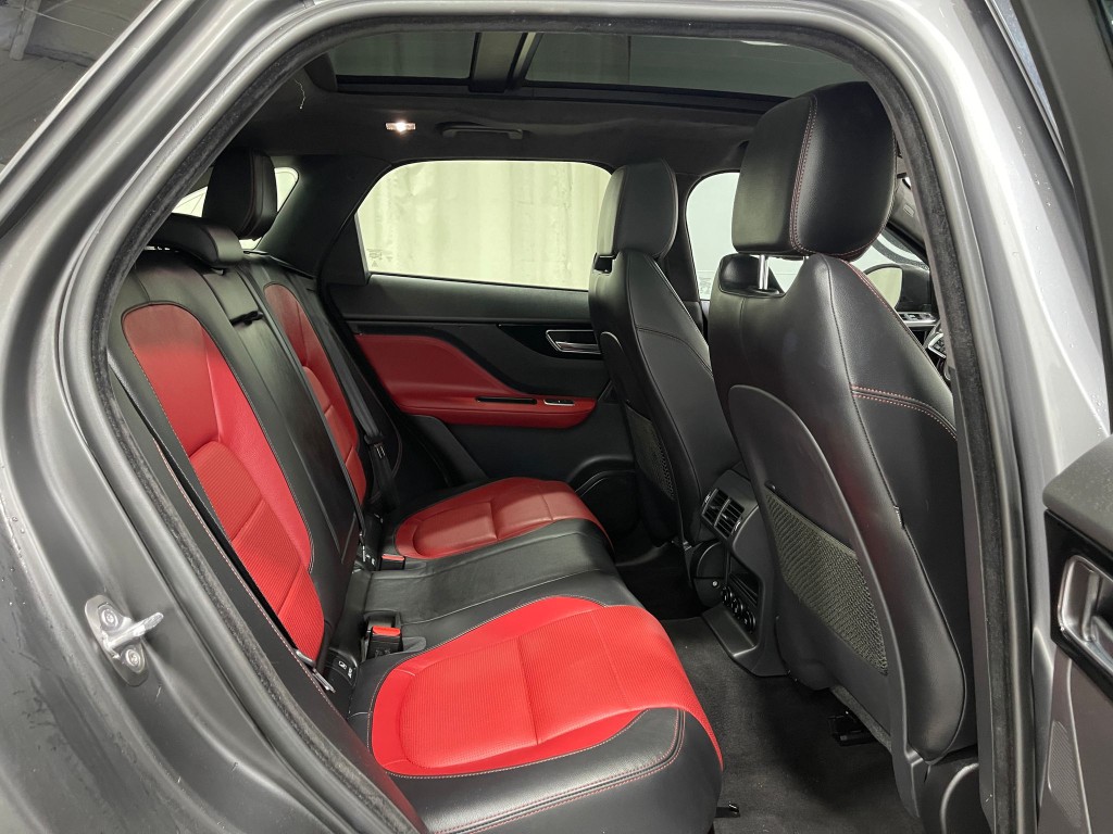 2020 Jaguar F-PACE Image 33