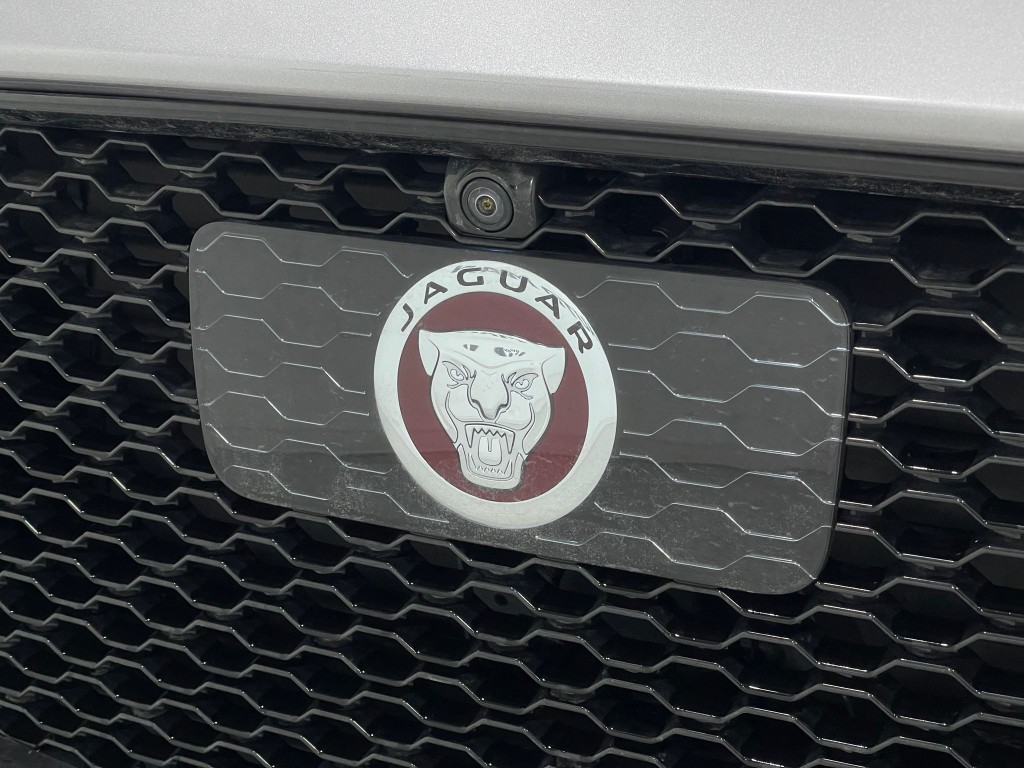 2020 Jaguar F-PACE Image 39