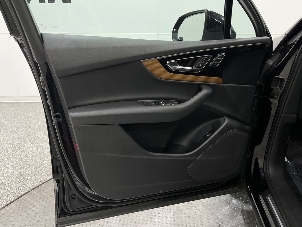2017 Audi Q7 Image 16