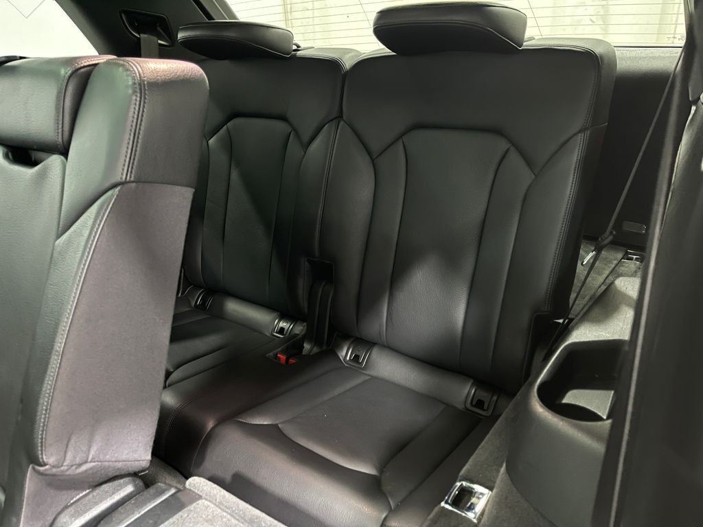 2017 Audi Q7 Image 32