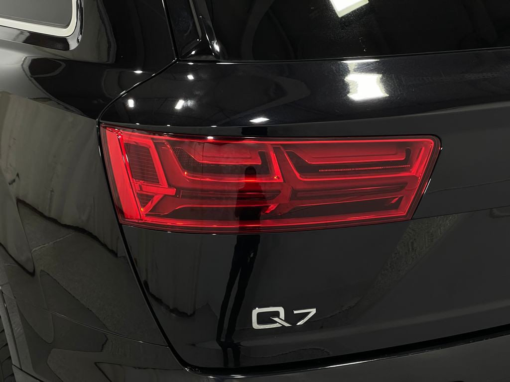 2017 Audi Q7 Image 37