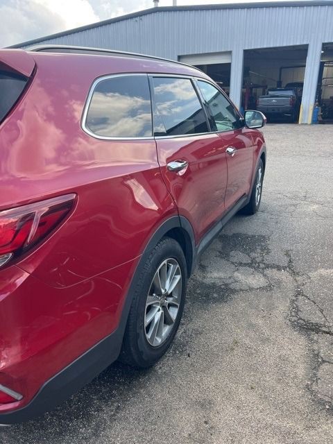 2017 Hyundai Santa Fe Image 2