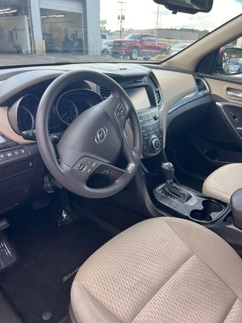 2017 Hyundai Santa Fe Image 5