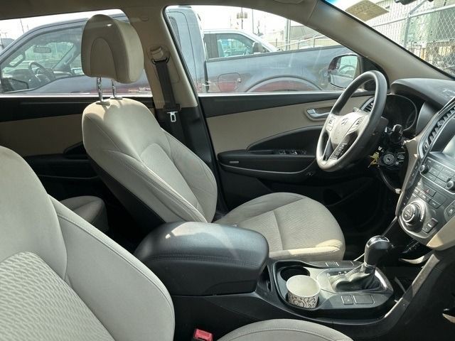 2017 Hyundai Santa Fe Image 6