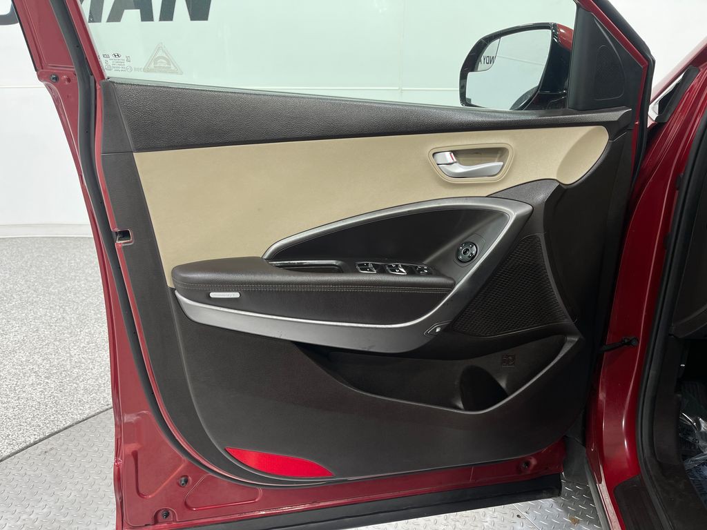 2017 Hyundai Santa Fe Image 12