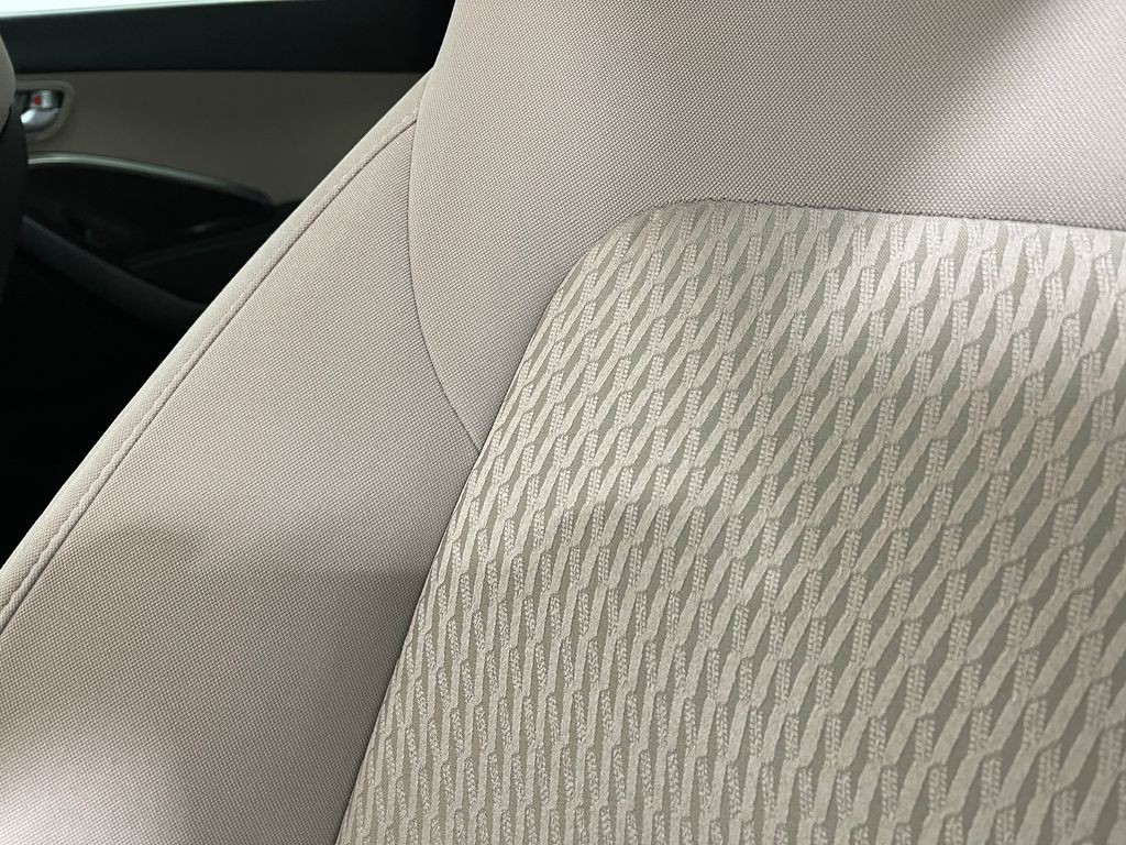 2017 Hyundai Santa Fe Image 15