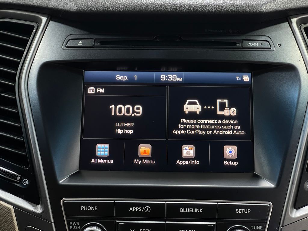 2017 Hyundai Santa Fe Image 21