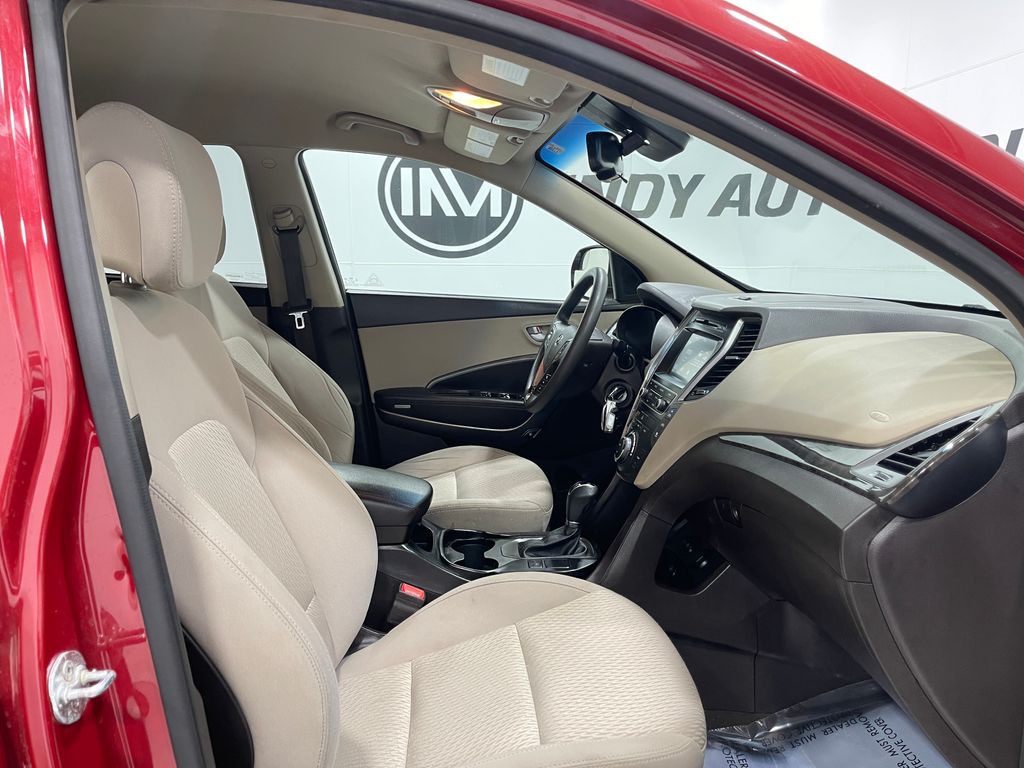 2017 Hyundai Santa Fe Image 31