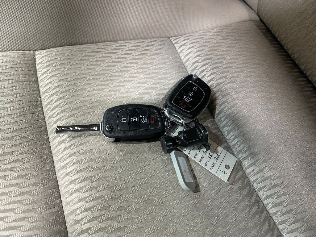 2017 Hyundai Santa Fe Image 35