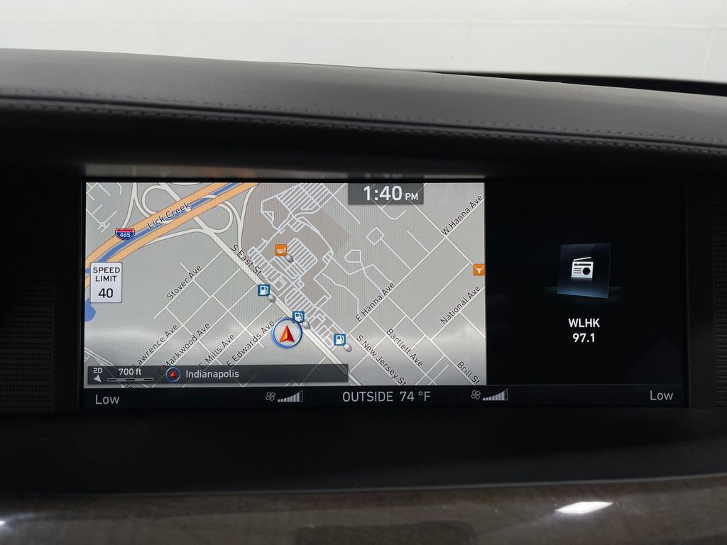 2018 Genesis G90 Image 10