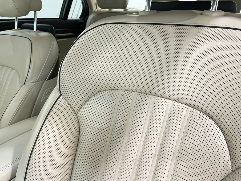 2018 Genesis G90 Image 18