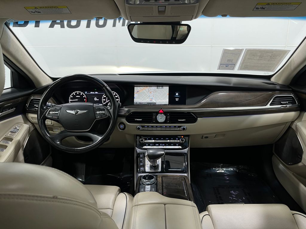 2018 Genesis G90 Image 19