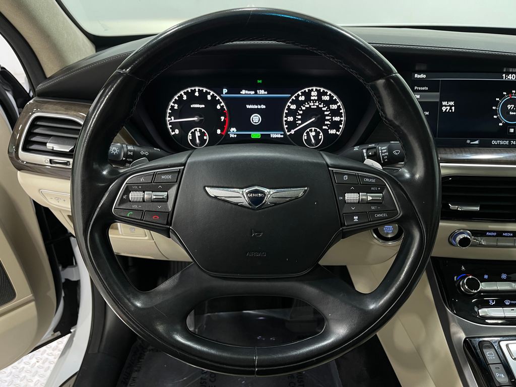 2018 Genesis G90 Image 22
