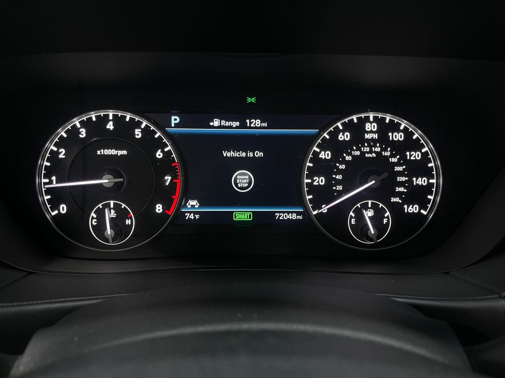 2018 Genesis G90 Image 23