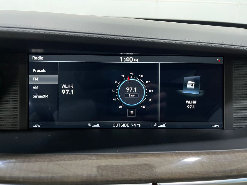 2018 Genesis G90 Image 24