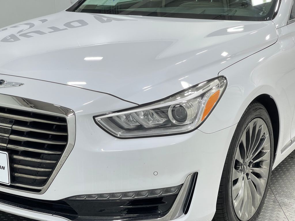 2018 Genesis G90 Image 33
