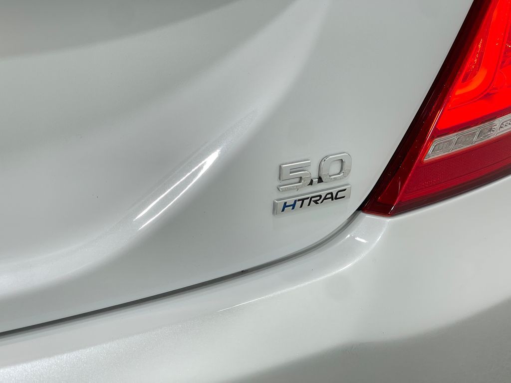 2018 Genesis G90 Image 40