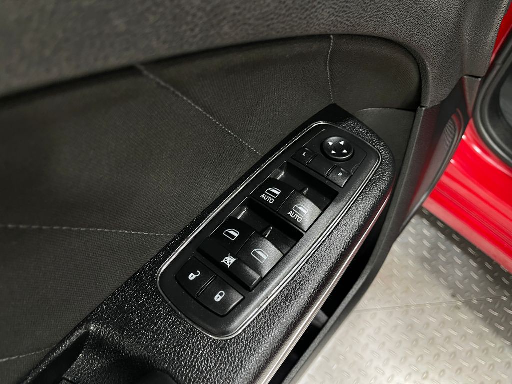 2017 Dodge Charger Image 16