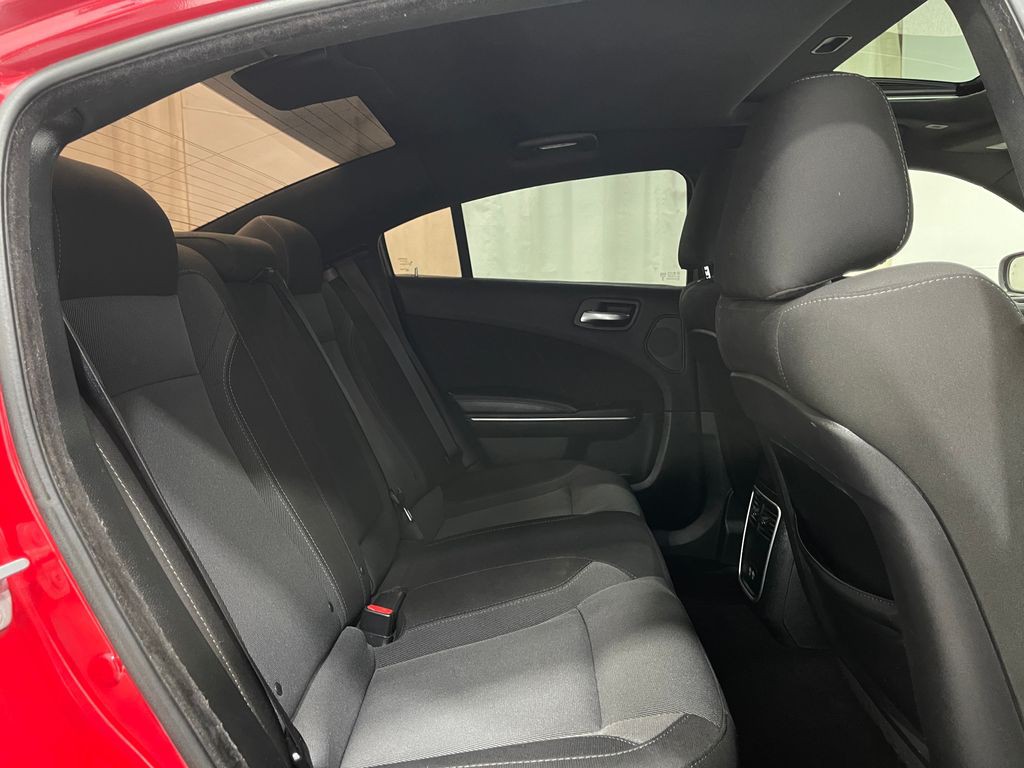 2017 Dodge Charger Image 32