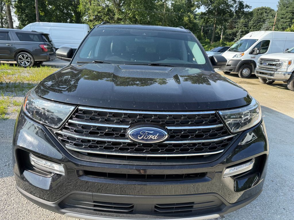 2021 Ford Explorer Image 2