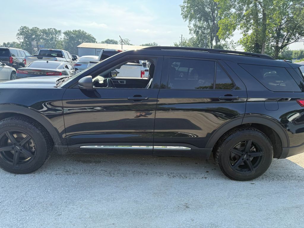 2021 Ford Explorer Image 3