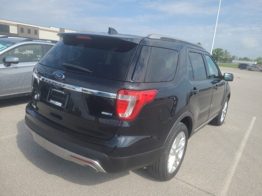 2016 Ford Explorer Image 4