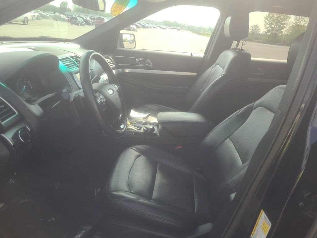 2016 Ford Explorer Image 8