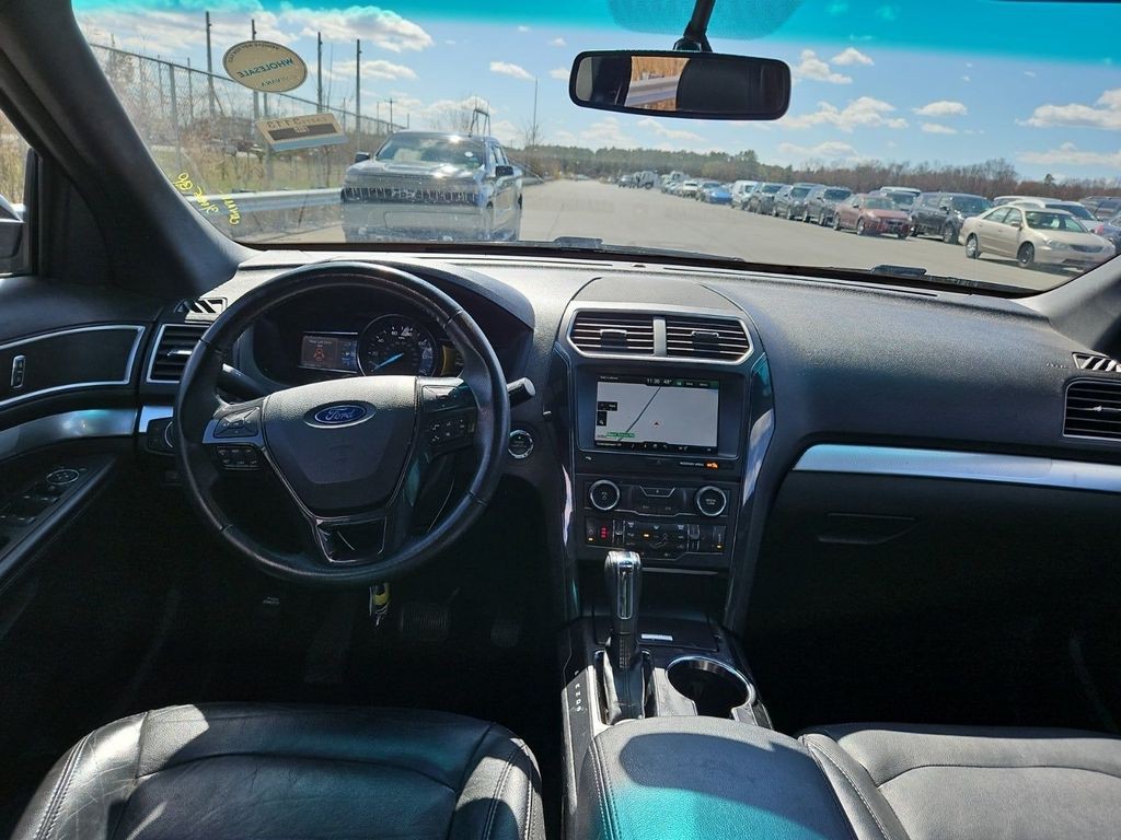 2016 Ford Explorer Image 9