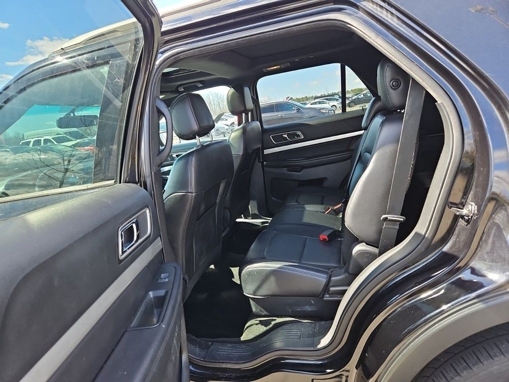 2016 Ford Explorer Image 12