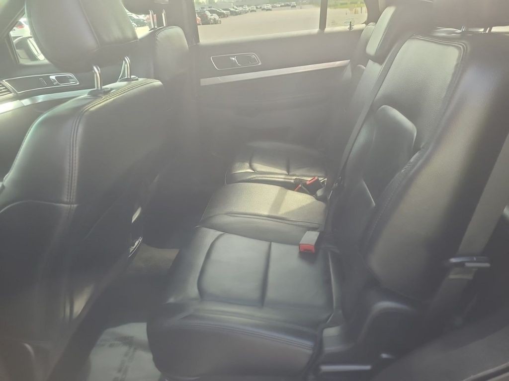 2016 Ford Explorer Image 13