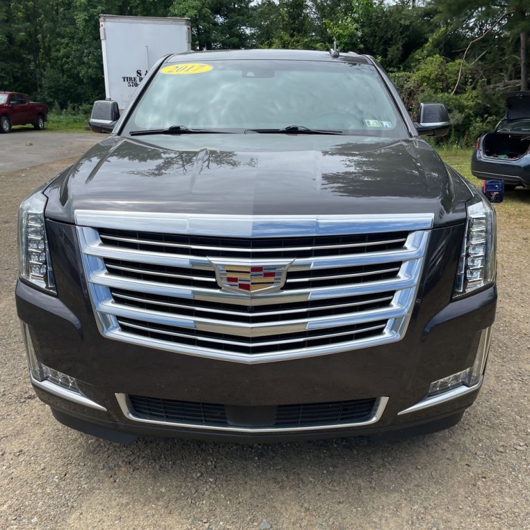 2017 Cadillac Escalade Image 2