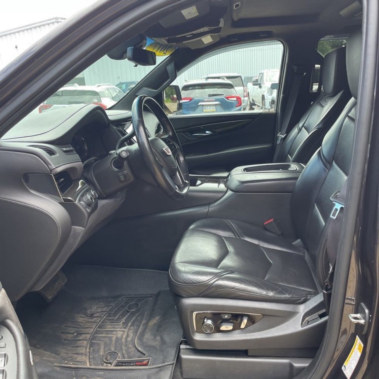 2017 Cadillac Escalade Image 9