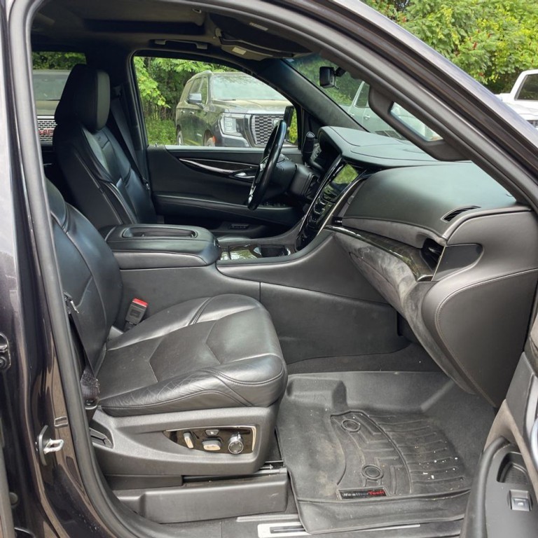 2017 Cadillac Escalade Image 10