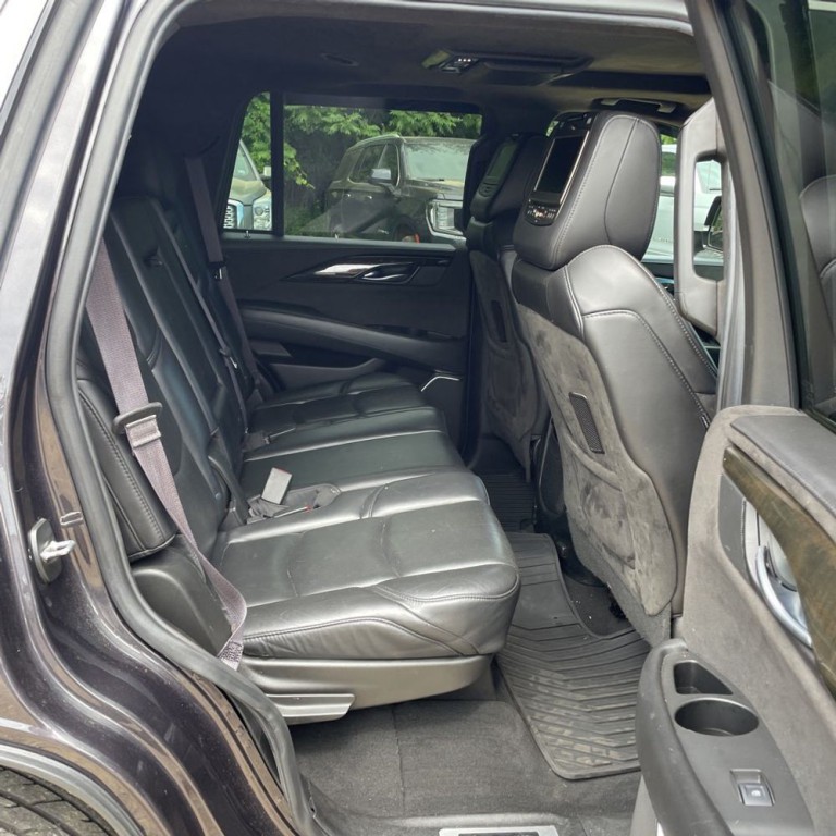 2017 Cadillac Escalade Image 18