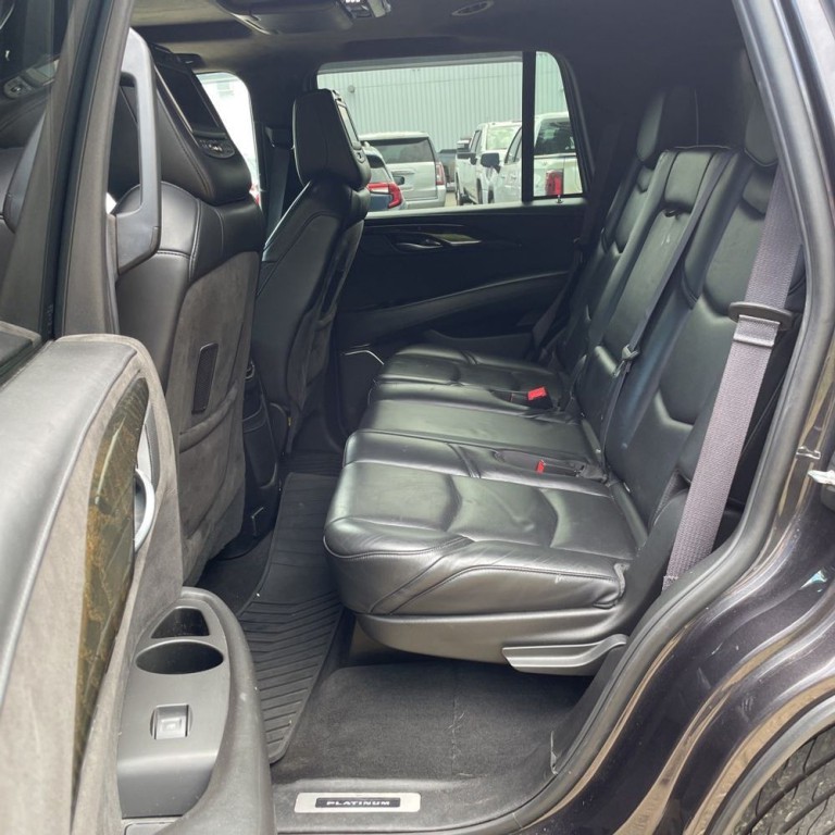 2017 Cadillac Escalade Image 19