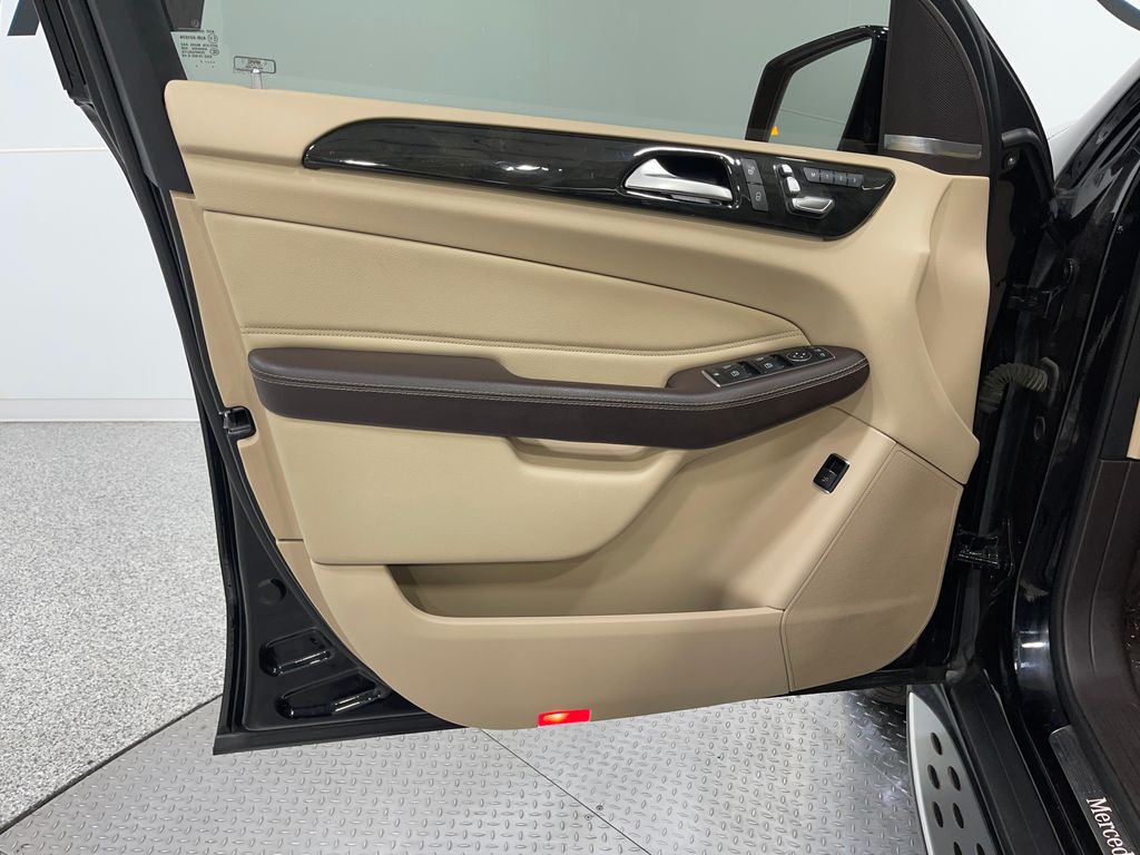 2017 Mercedes-Benz GLS-Class Image 16